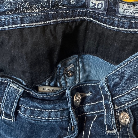 Miss Me Signature Straight Jeans - Picture 3 of 5